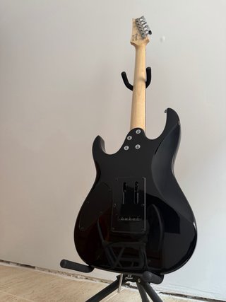 Guitarra Eléctrica Ibanez + Amplificador