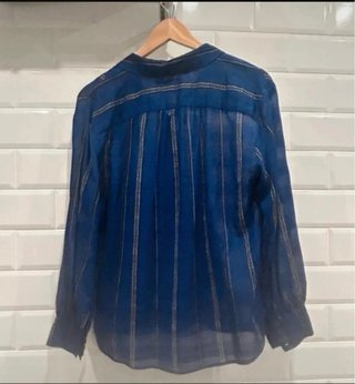 Camisa Bash azul con rayas plateadas usada una vez