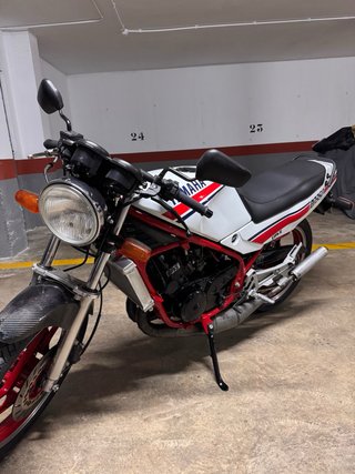 Yamaha RD 350 Roja y Blanca