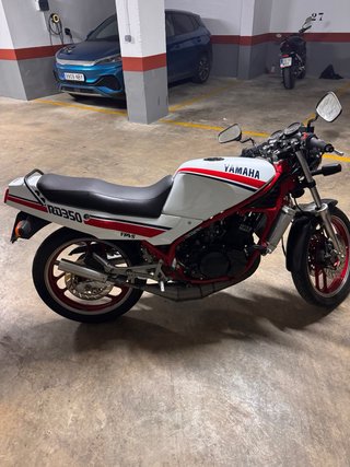 Yamaha RD 350 Roja y Blanca