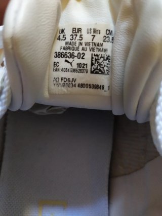 Zapatillas Puma Blancas y Amarillas