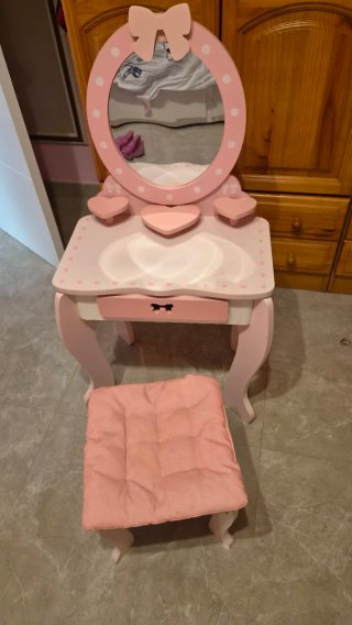 Tocador infantil de madera rosa