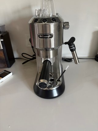 Cafetera Delonghi con molinillo
