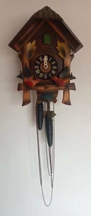 Reloj de cuco antiguo de madera