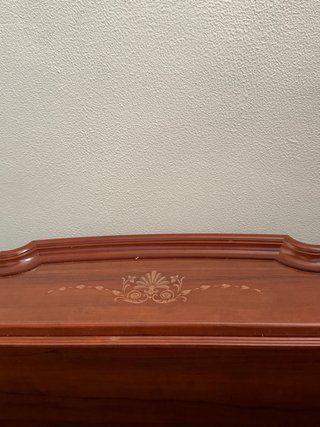 Mueble salón clásico madera vitrinas