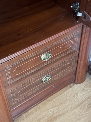 Mueble salón clásico madera vitrinas