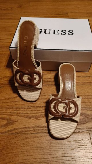 Elegantes Sandalias Guess Beige y Marrón, 39