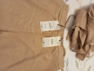 Conjunto blusa y pantalón beige.regalo bolso