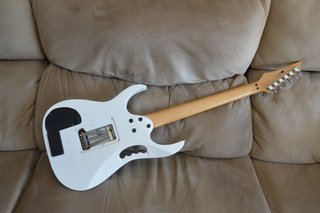 Guitarra Ibanez JEM 7V-WH, Sustainer