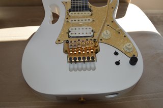Guitarra Ibanez JEM 7V-WH, Sustainer