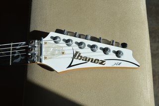 Guitarra Ibanez JEM 7V-WH, Sustainer