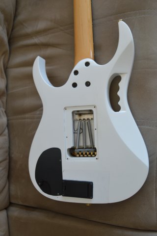 Guitarra Ibanez JEM 7V-WH, Sustainer
