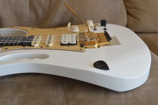 Guitarra Ibanez JEM 7V-WH, Sustainer