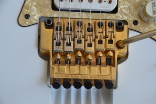 Guitarra Ibanez JEM 7V-WH, Sustainer