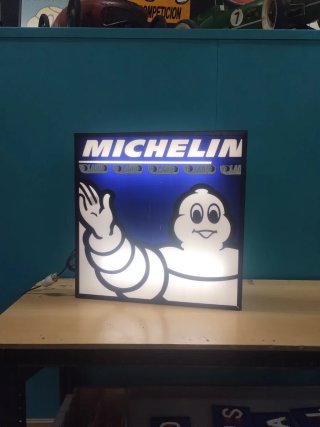 Cartel luminoso Michelin 75x75x12