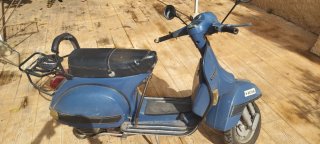 Vespa P200E Azul