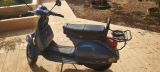 Vespa P200E Azul