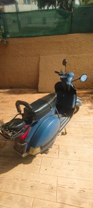Vespa P200E Azul