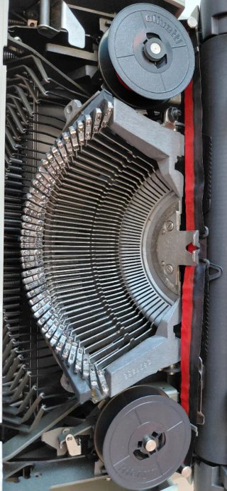 Máquina de escribir Olivetti Lettera 42
