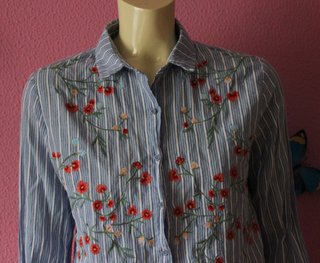 Camisa Lamorena Rayas Flores Bordadas Azul Rojo