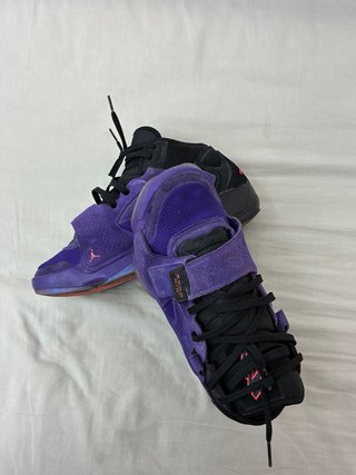 Tenis Jordan Negros y Morados
