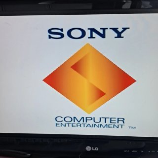PlayStation 1 PAL con joystick senza cavetteria.