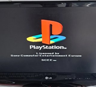 PlayStation 1 PAL con joystick senza cavetteria.