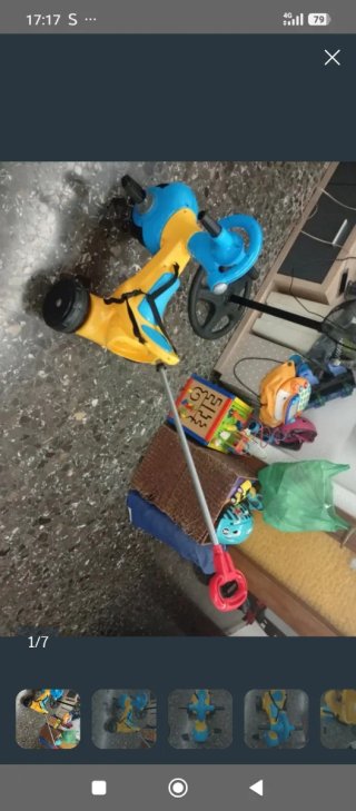 Triciclo infantil amarillo y azul