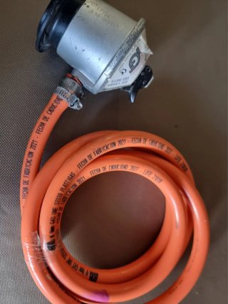 Manguera de butano con regulador