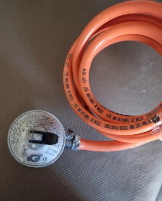 Manguera de butano con regulador