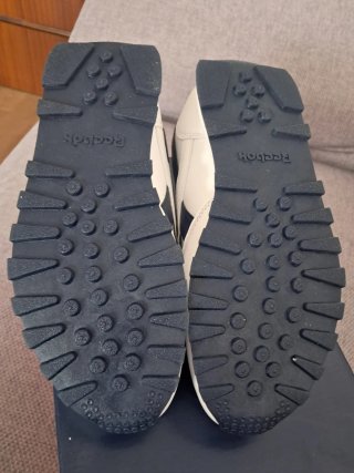 Zapatillas Reebok Clásicas Blancas y Azul Marino