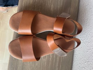 Sandalias cómodas de cuero