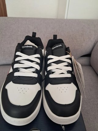 Zapatillas Reebok Negras y Blancas