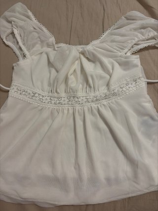 Top blanco con encaje