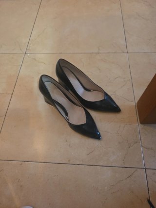 Tacones negros de cuña