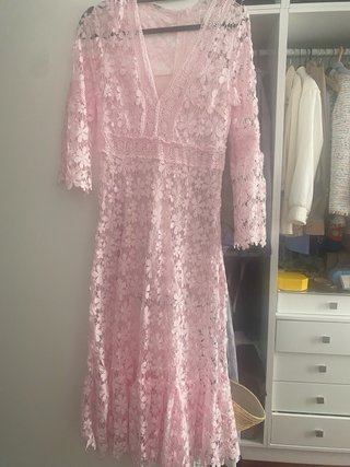 Vestido de encaje rosa manga larga