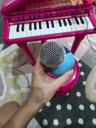 Pianoforte giocattolo rosa con 2 microfoni