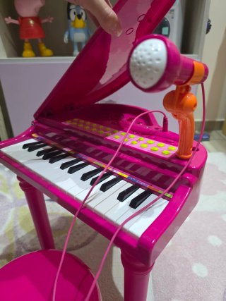 Pianoforte giocattolo rosa con 2 microfoni