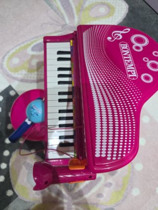 Pianoforte giocattolo rosa con 2 microfoni