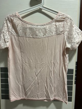 Camiseta Stradivarius encaje rosa Talla M