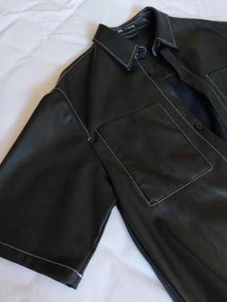 Sobrecamisa Zara efecto piel negra Talla M