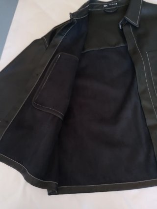 Sobrecamisa Zara efecto piel negra Talla M