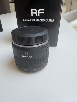 Canon RF 35mm F1.8 Macro IS STM