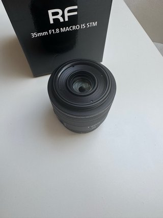 Canon RF 35mm F1.8 Macro IS STM