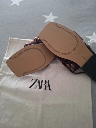 Sandalias Zara Piel Tachuelas burdeos Talla 37