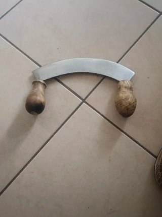 Mezzaluna con manici in legno