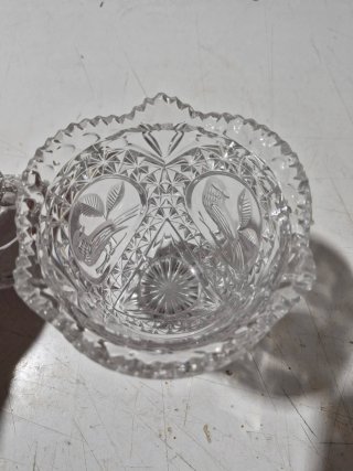 Jarron de cristal tallado con tapa