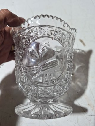 Jarron de cristal tallado con tapa