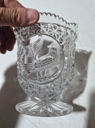 Jarron de cristal tallado con tapa