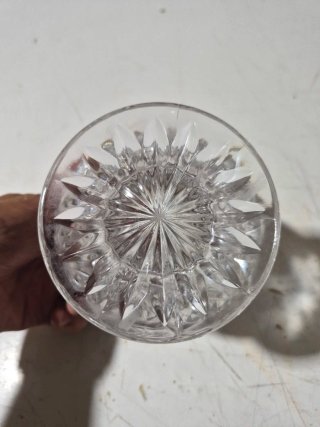 Jarron de cristal tallado con tapa